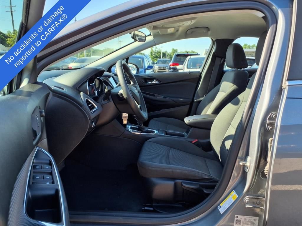 Thumbnail: 2019 Chevrolet Cruze - 17