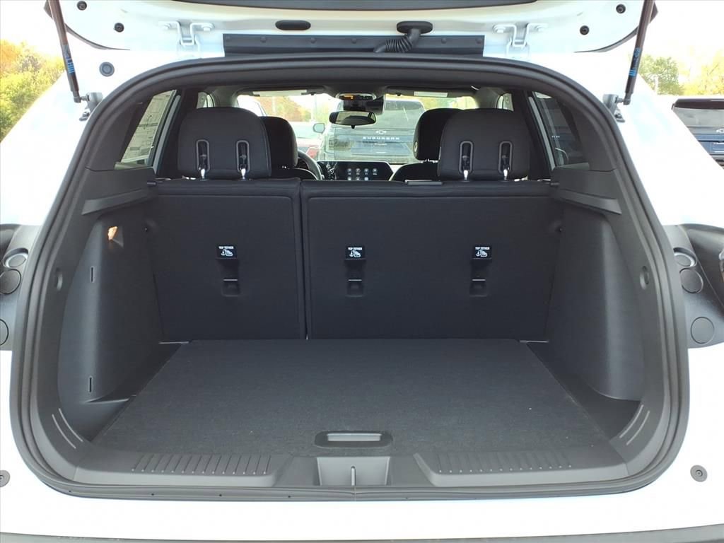 Thumbnail: 2026 Chevrolet Trax - 8