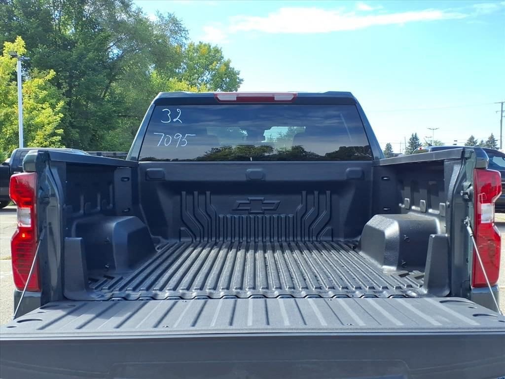 Thumbnail: 2026 Chevrolet Silverado 1500 - 8