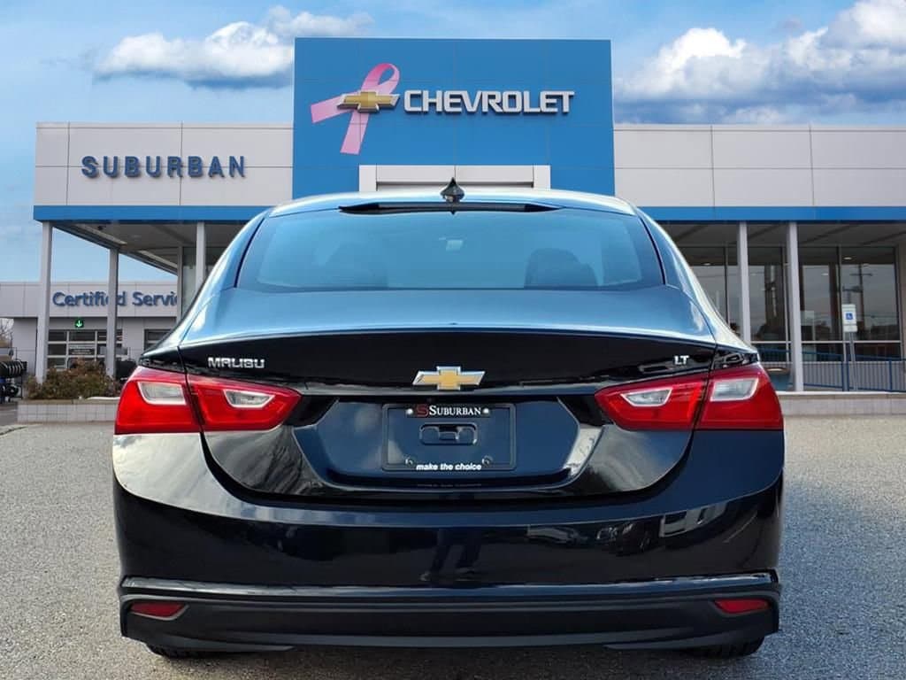 Thumbnail: 2017 Chevrolet Malibu - 5