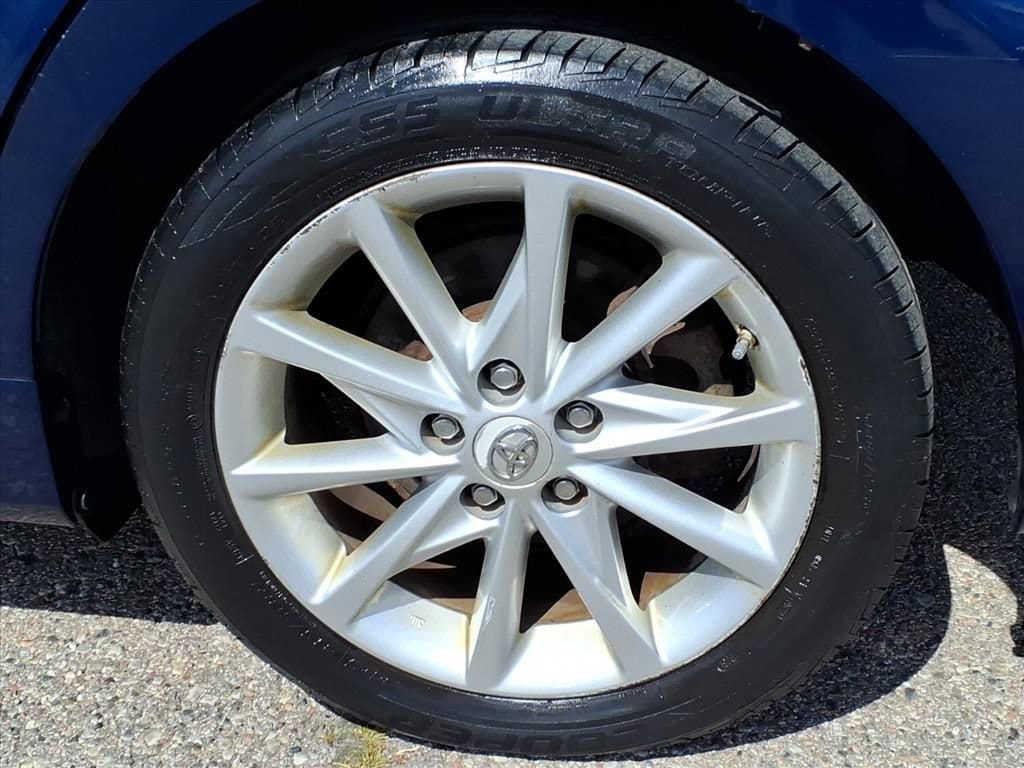Thumbnail: 2012 Toyota Prius v - 8