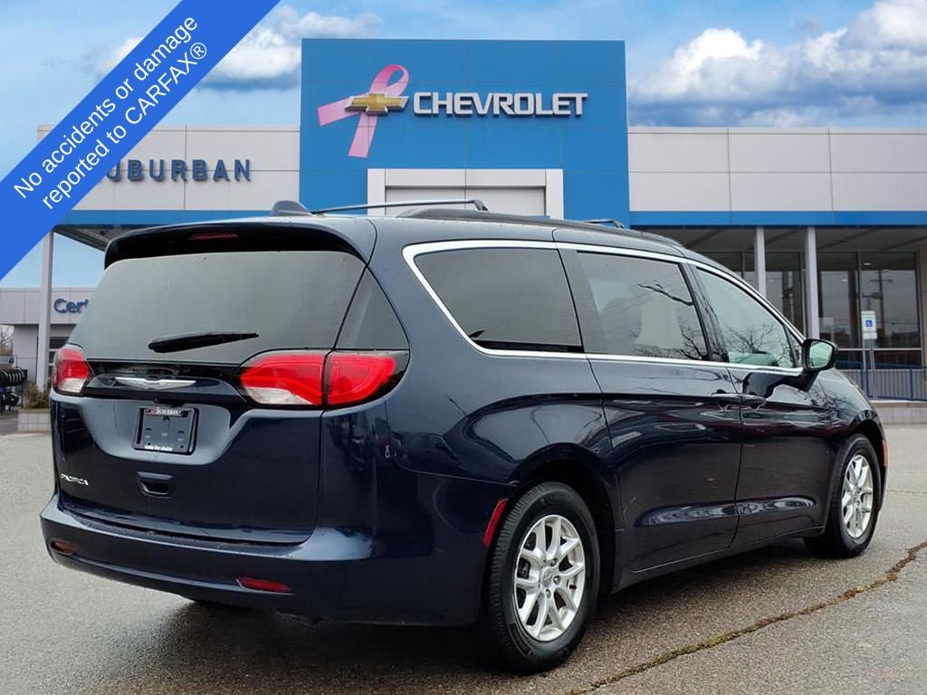 2017 Chrysler Pacifica Touring photo 4