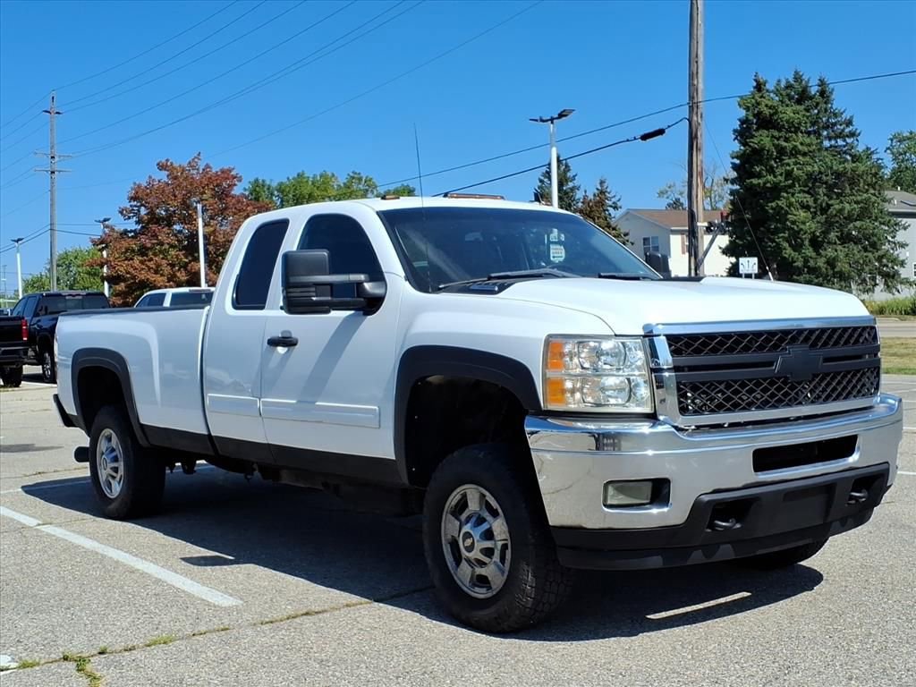 2011 Chevrolet Silverado 3500HD LT photo 3