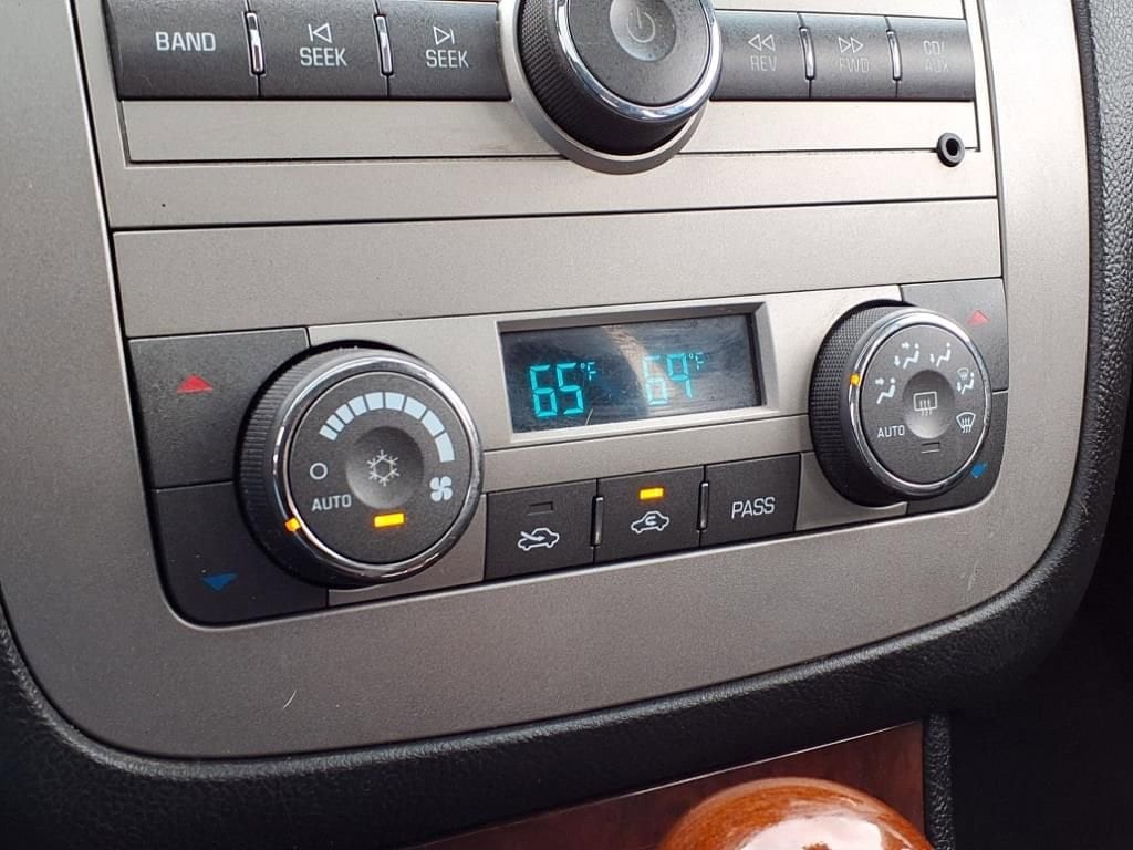 Thumbnail: 2009 Buick Lucerne - 28