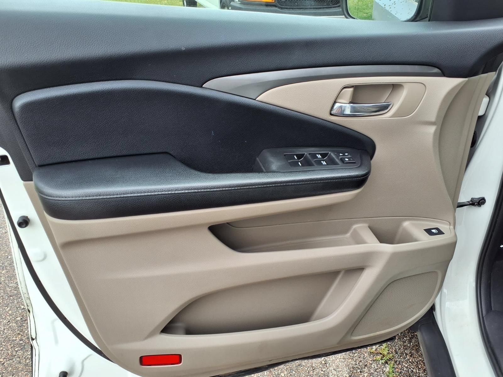Thumbnail: 2016 Honda Pilot - 14