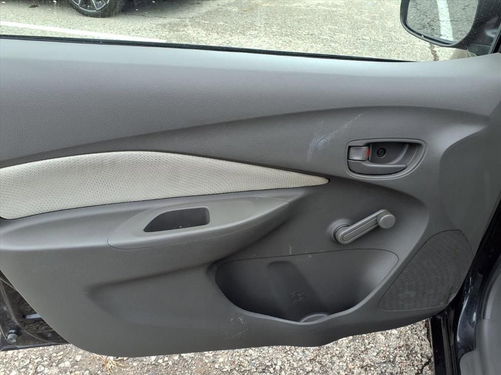 Thumbnail: 2009 Toyota Yaris - 14