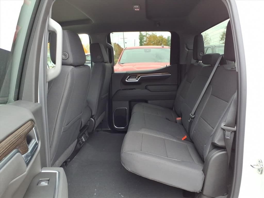 Thumbnail: 2026 Chevrolet Silverado 1500 - 9