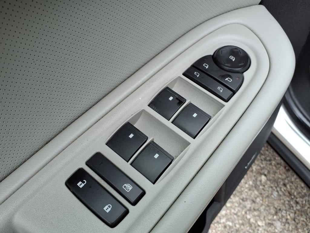 Thumbnail: 2010 Chevrolet Traverse - 14
