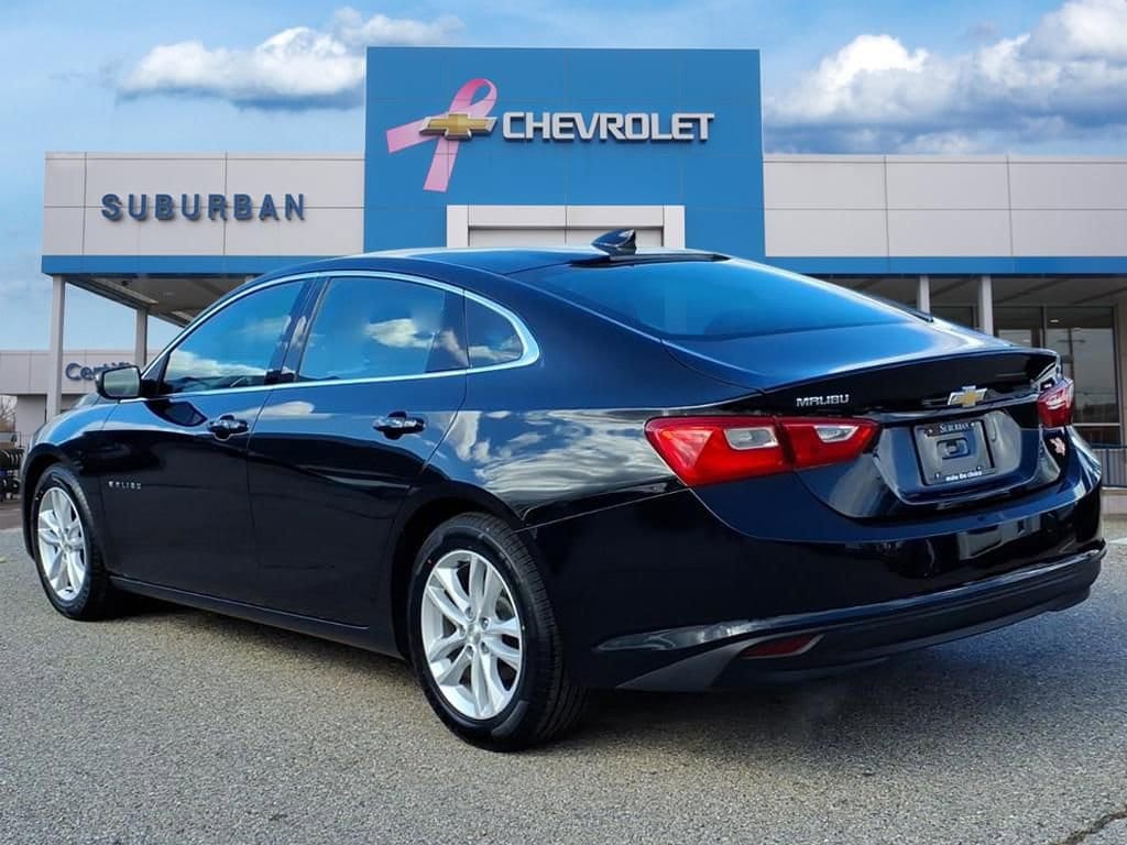 Thumbnail: 2017 Chevrolet Malibu - 6