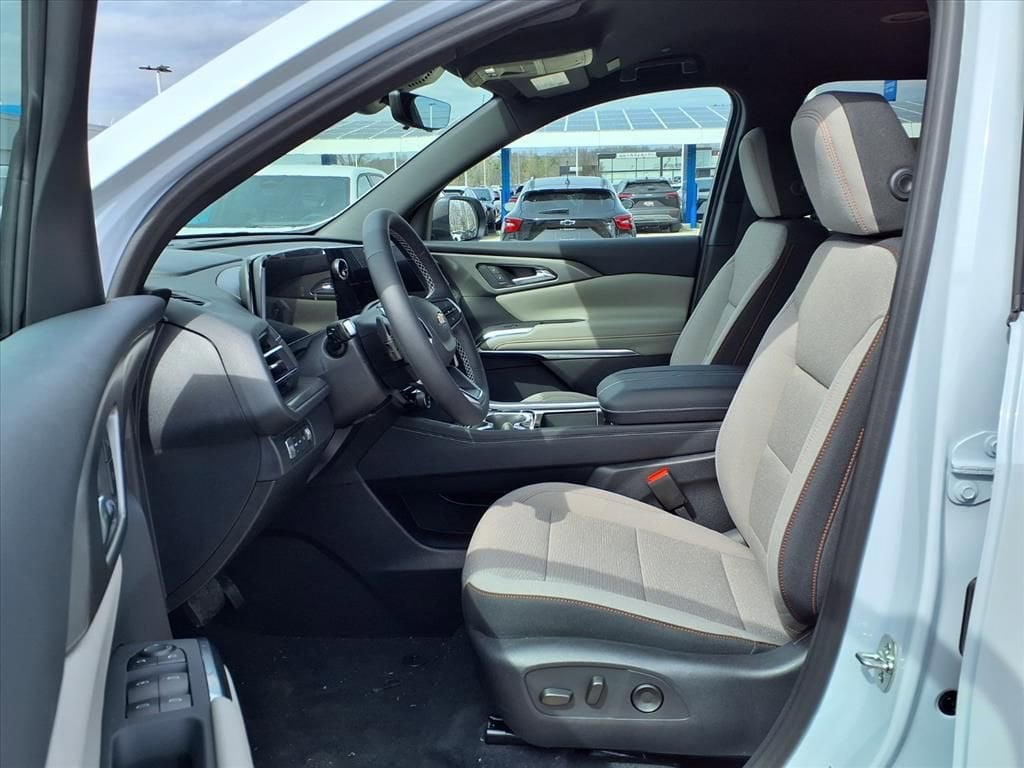 Thumbnail: 2026 Chevrolet Traverse - 15