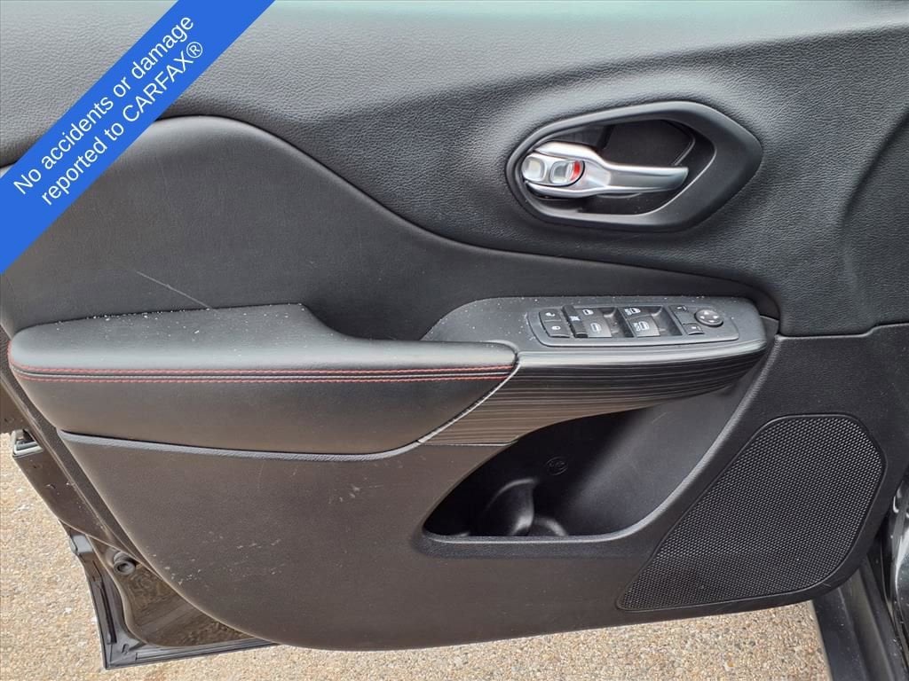 Thumbnail: 2015 Jeep Cherokee - 15