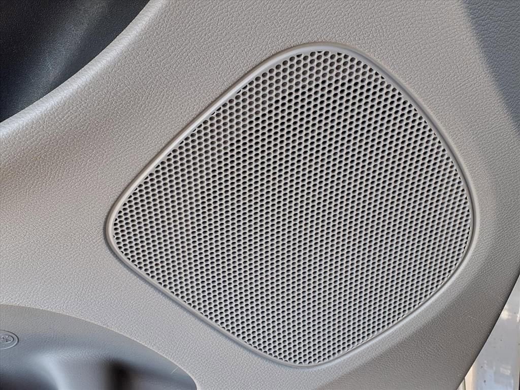 Thumbnail: 2016 Chrysler Town & Country - 15