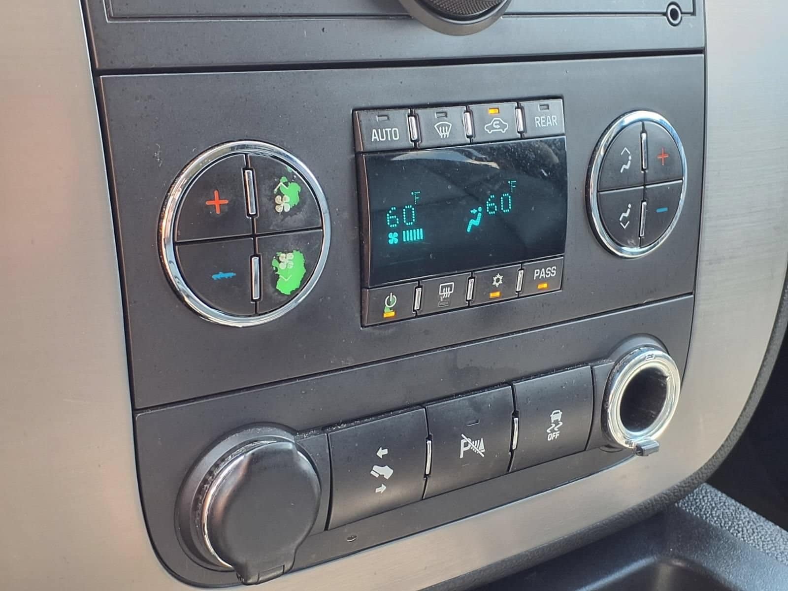 Thumbnail: 2012 GMC Yukon - 24