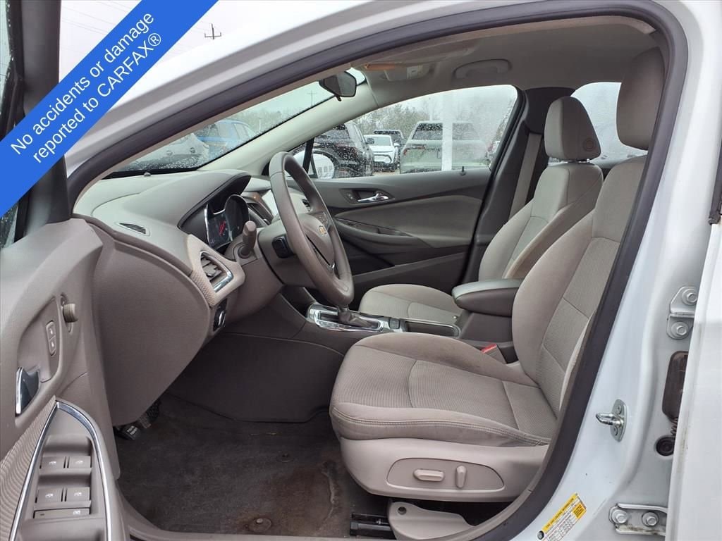 Thumbnail: 2016 Chevrolet Cruze - 18