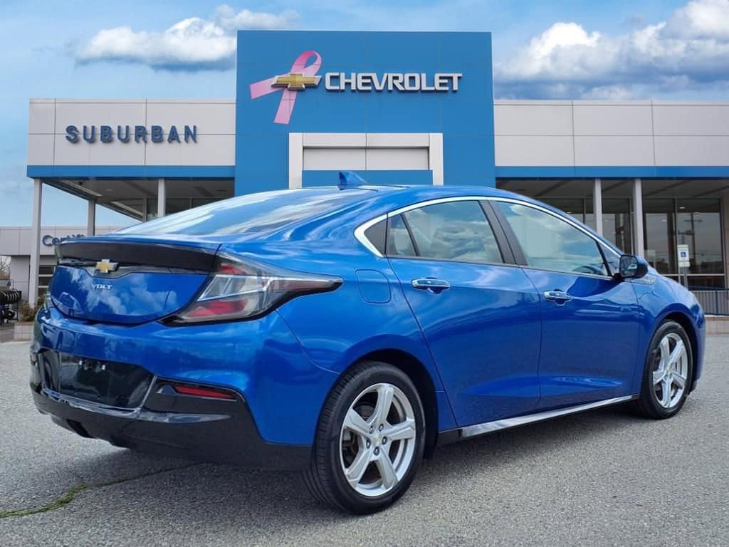 Thumbnail: 2017 Chevrolet Volt - 5