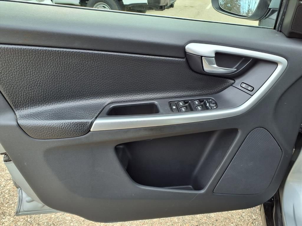 Thumbnail: 2010 Volvo XC60 - 15