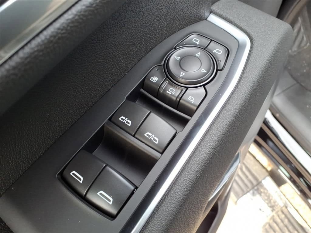 Thumbnail: 2026 Chevrolet Silverado 3500 - 14