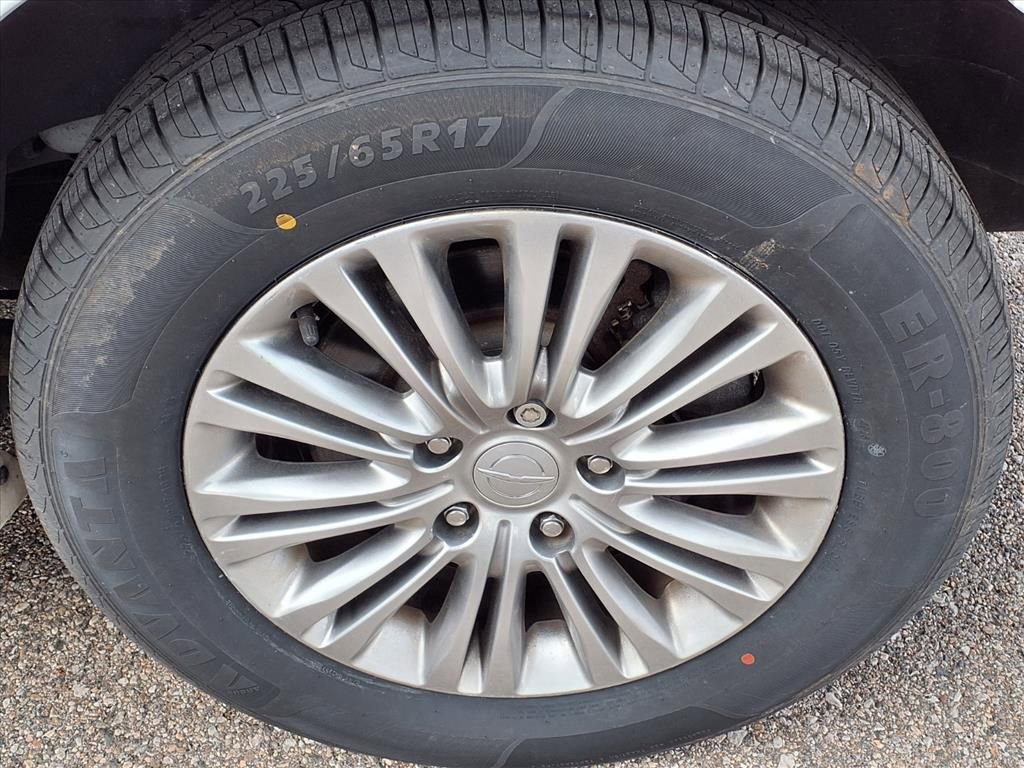 Thumbnail: 2016 Chrysler Town & Country - 9