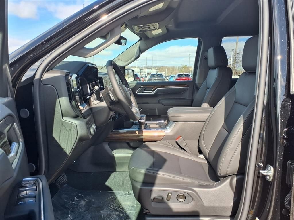 Thumbnail: 2026 Chevrolet Silverado 1500 - 16