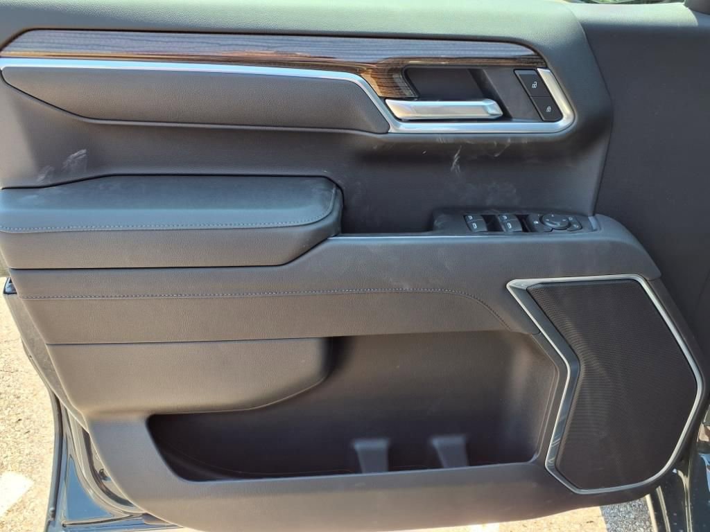 Thumbnail: 2026 Chevrolet Silverado 1500 - 13