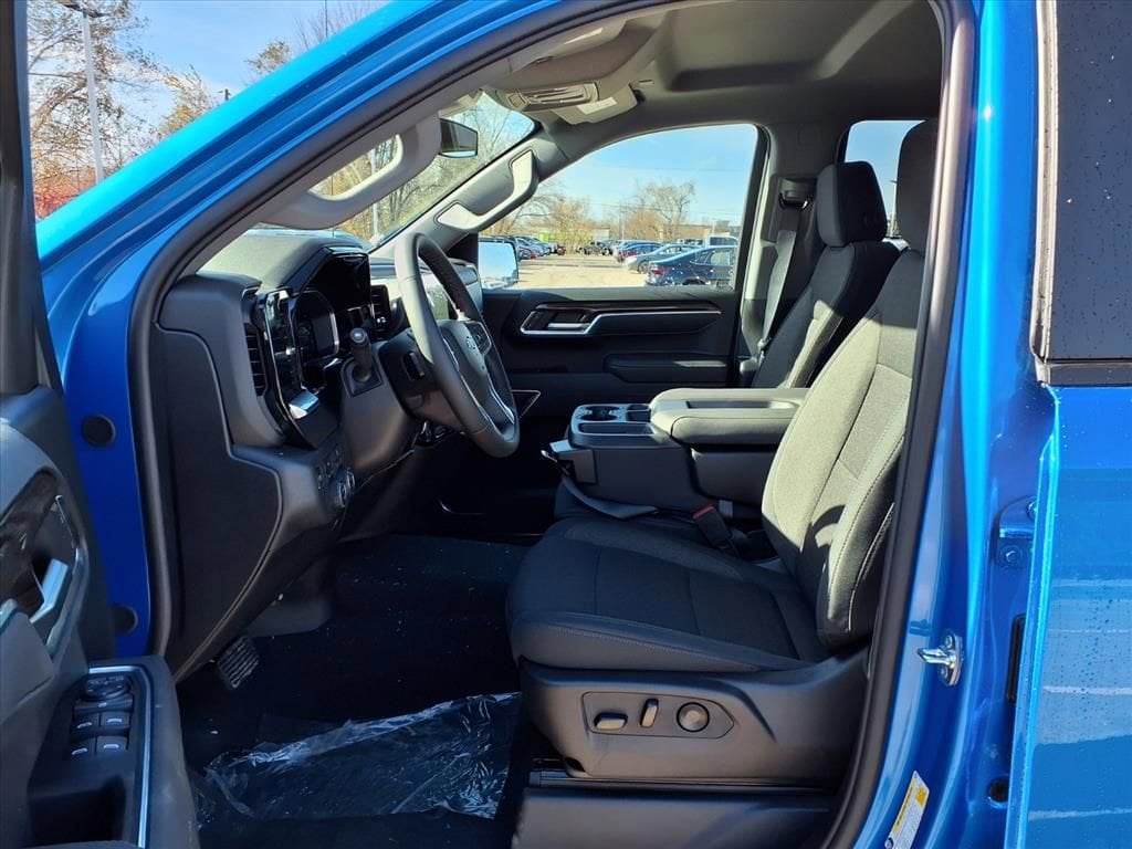 Thumbnail: 2026 Chevrolet Silverado 1500 - 13