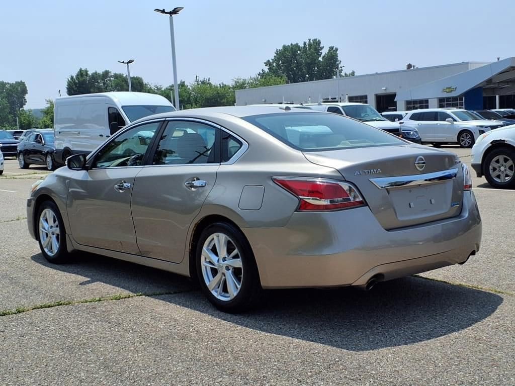 Thumbnail: 2015 Nissan Altima - 7