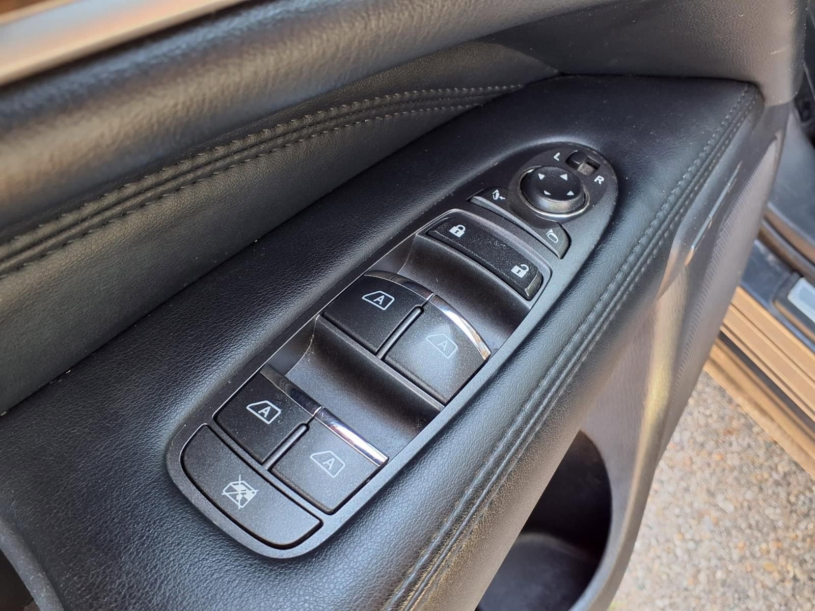 Thumbnail: 2013 INFINITI JX35 - 15