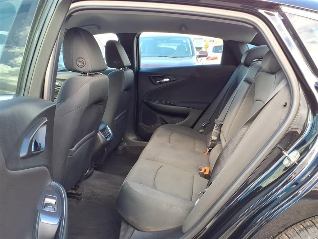 Thumbnail: 2017 Chevrolet Malibu - 9