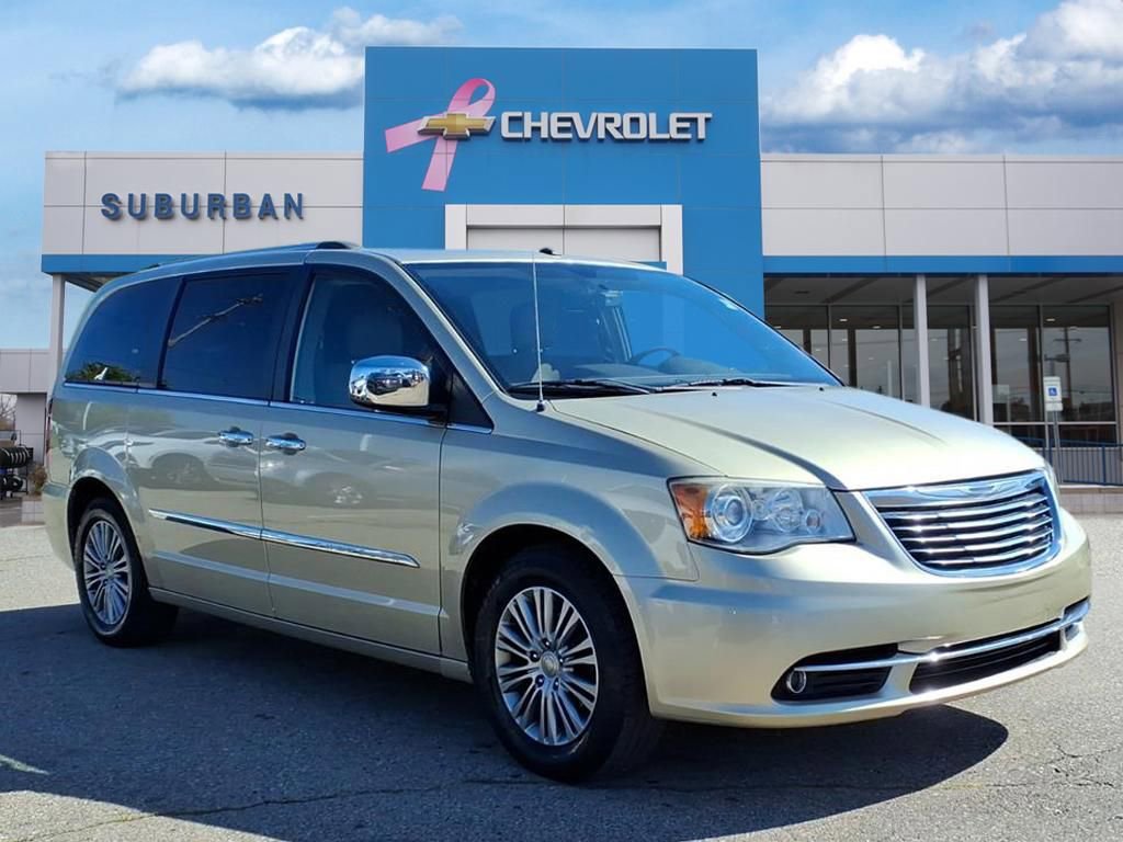 2011 Chrysler Town & Country Limited photo 3