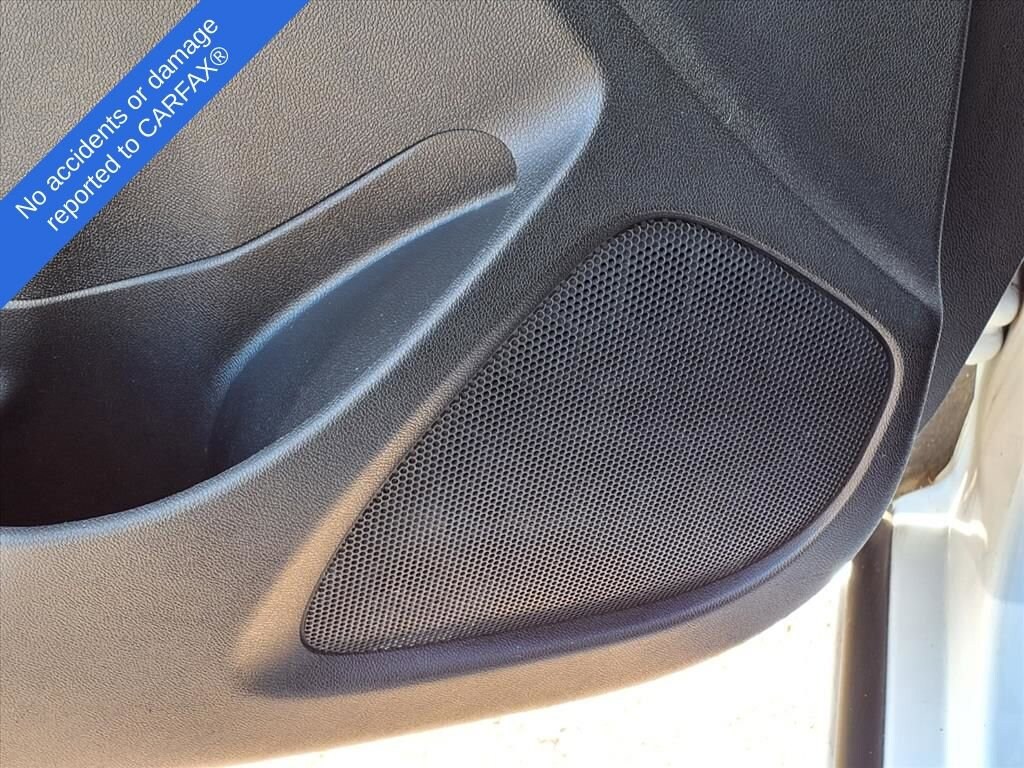 Thumbnail: 2016 Chevrolet Malibu - 17