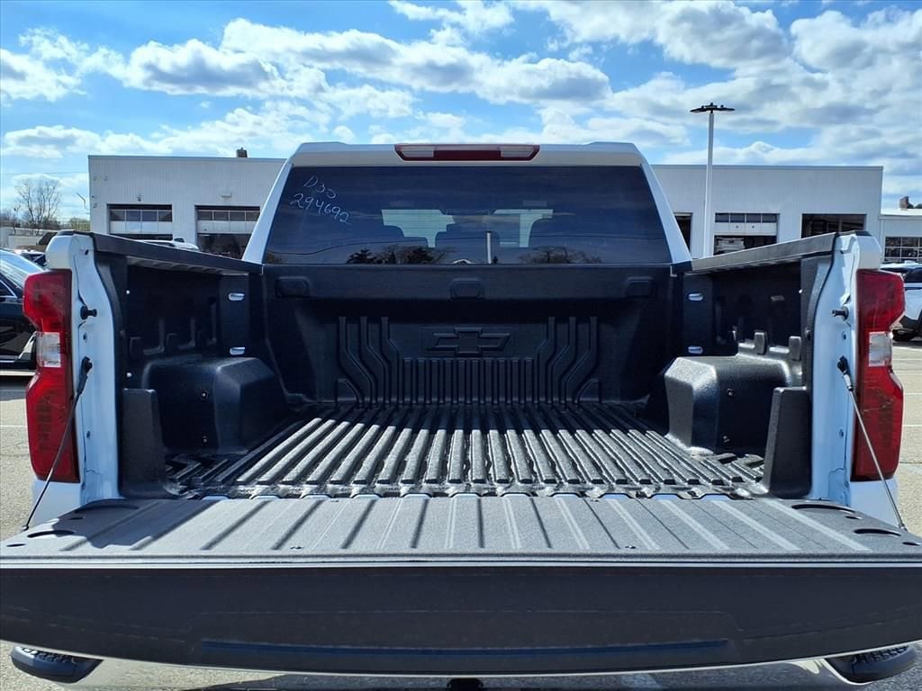 Thumbnail: 2026 Chevrolet Silverado 1500 - 8