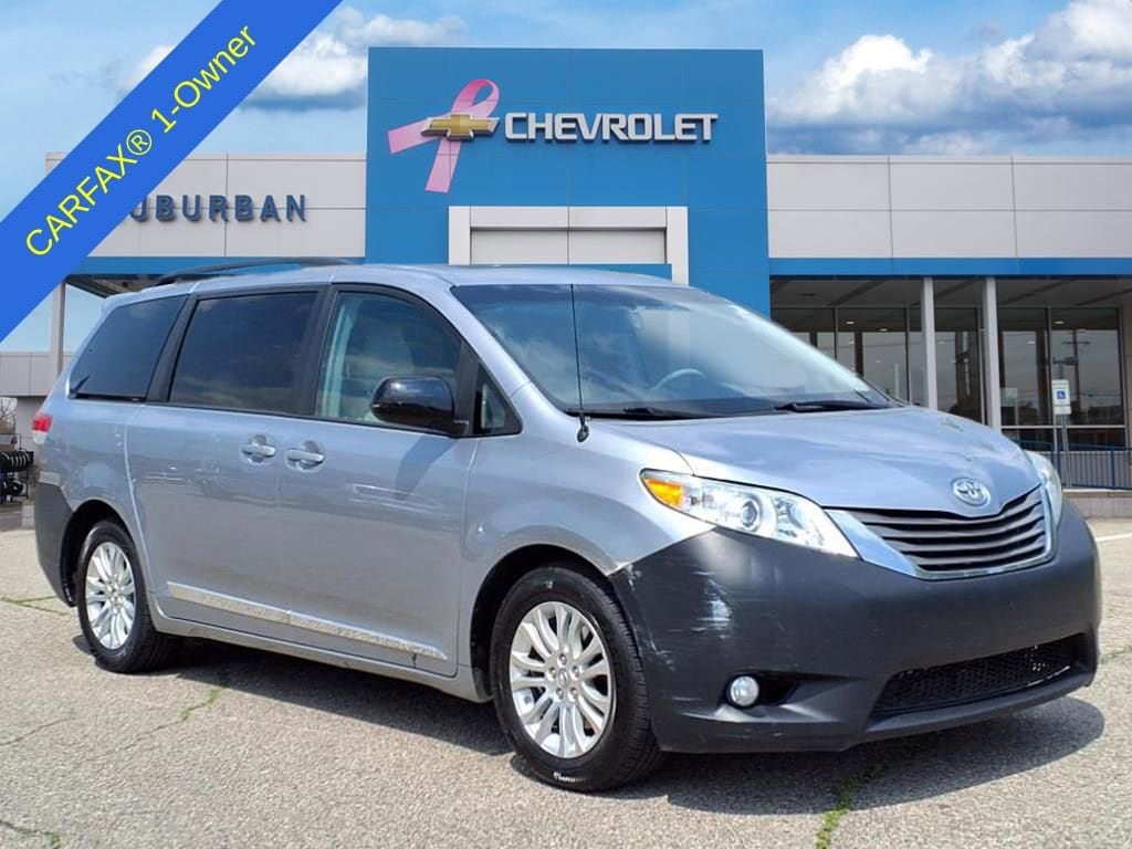 2011 Toyota Sienna XLE 3