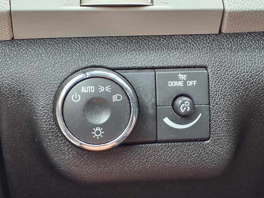 Thumbnail: 2010 Chevrolet Traverse - 26