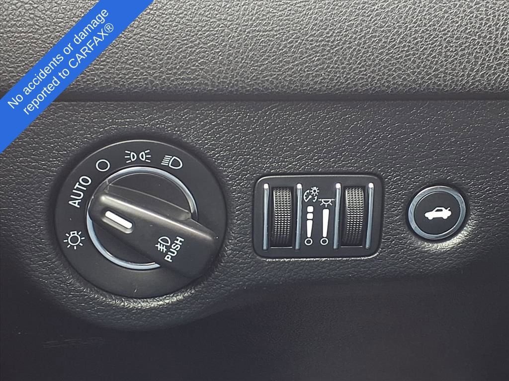 Thumbnail: 2017 Chrysler 300 - 29