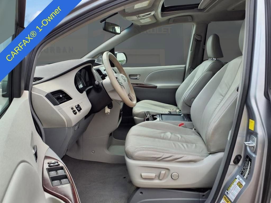 Thumbnail: 2011 Toyota Sienna - 12