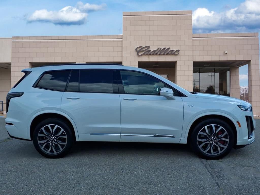 Thumbnail: 2023 Cadillac XT6 - 4