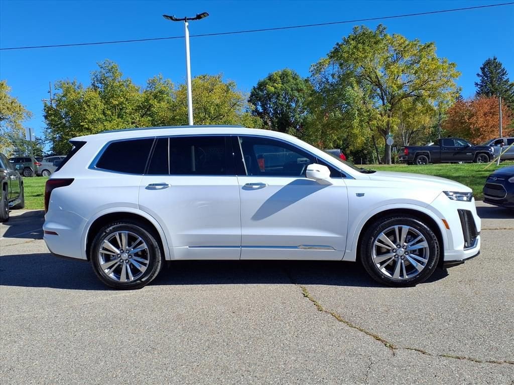 Thumbnail: 2025 Cadillac XT6 - 4