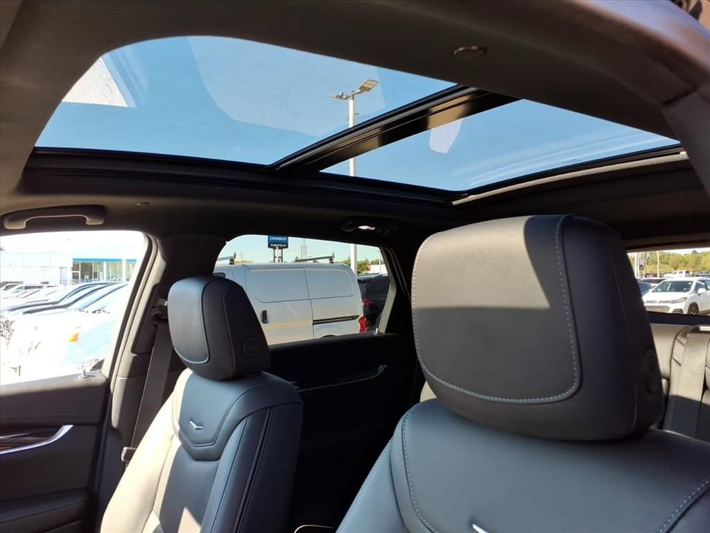 Thumbnail: 2023 Cadillac XT5 - 18