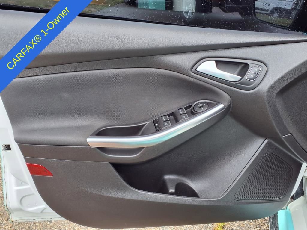 Thumbnail: 2015 Ford Focus - 15