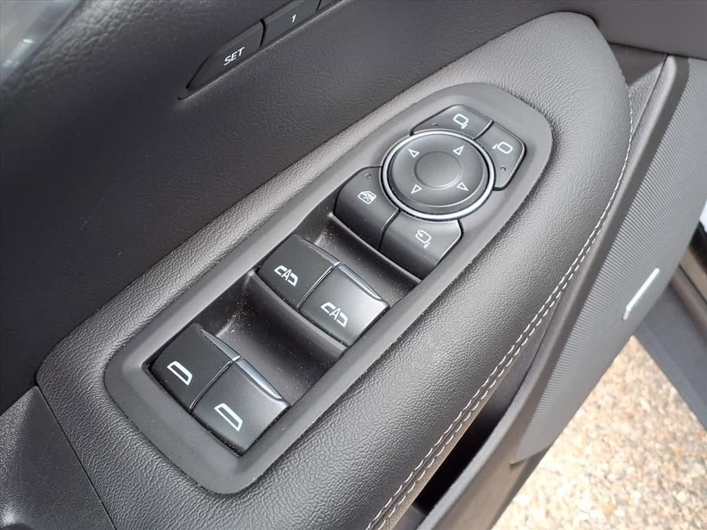 Thumbnail: 2024 Cadillac XT5 - 15