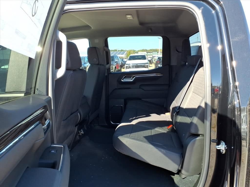 Thumbnail: 2026 Chevrolet Silverado 1500 - 9