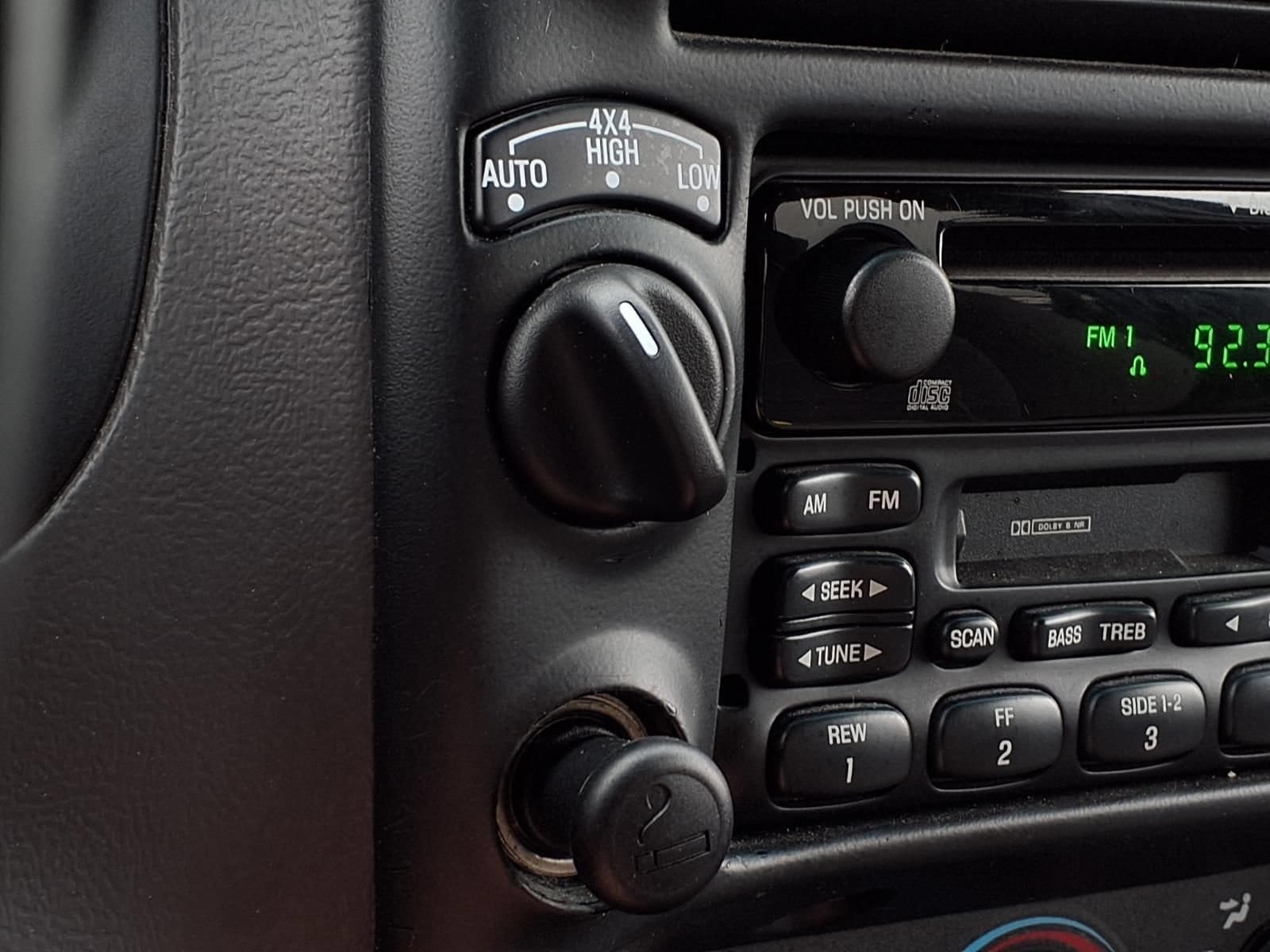 Thumbnail: 2001 Ford Explorer - 25