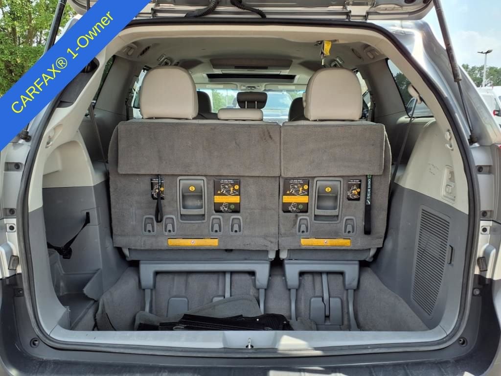 2011 Toyota Sienna XLE 11