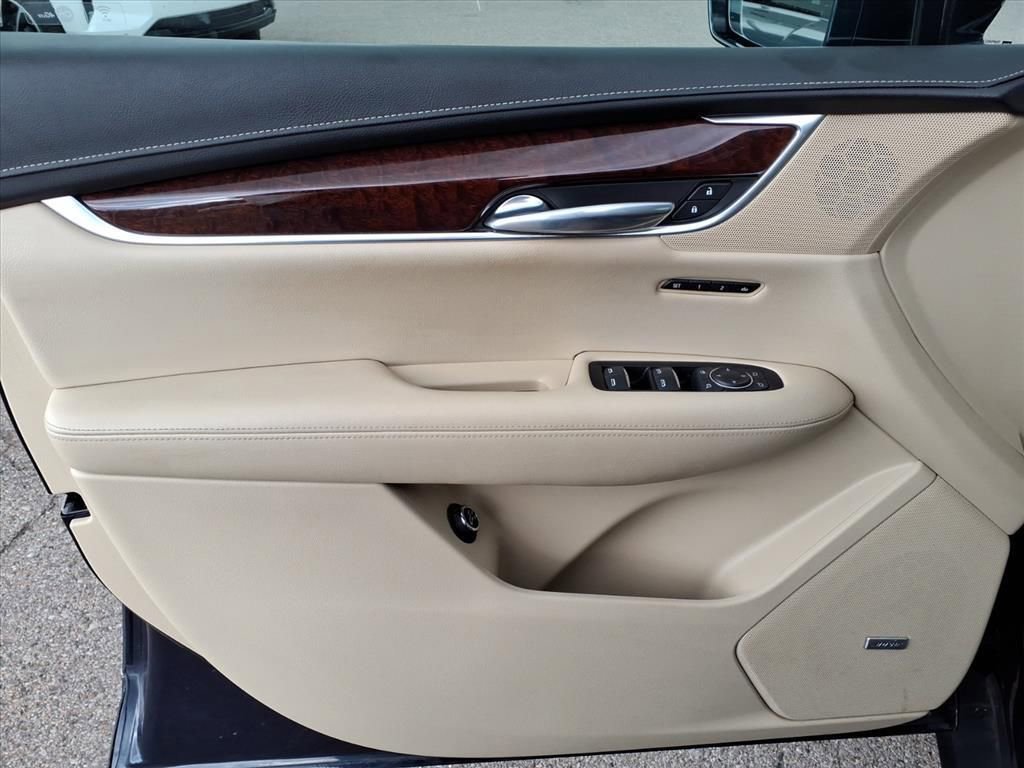 Thumbnail: 2017 Cadillac XT5 - 14