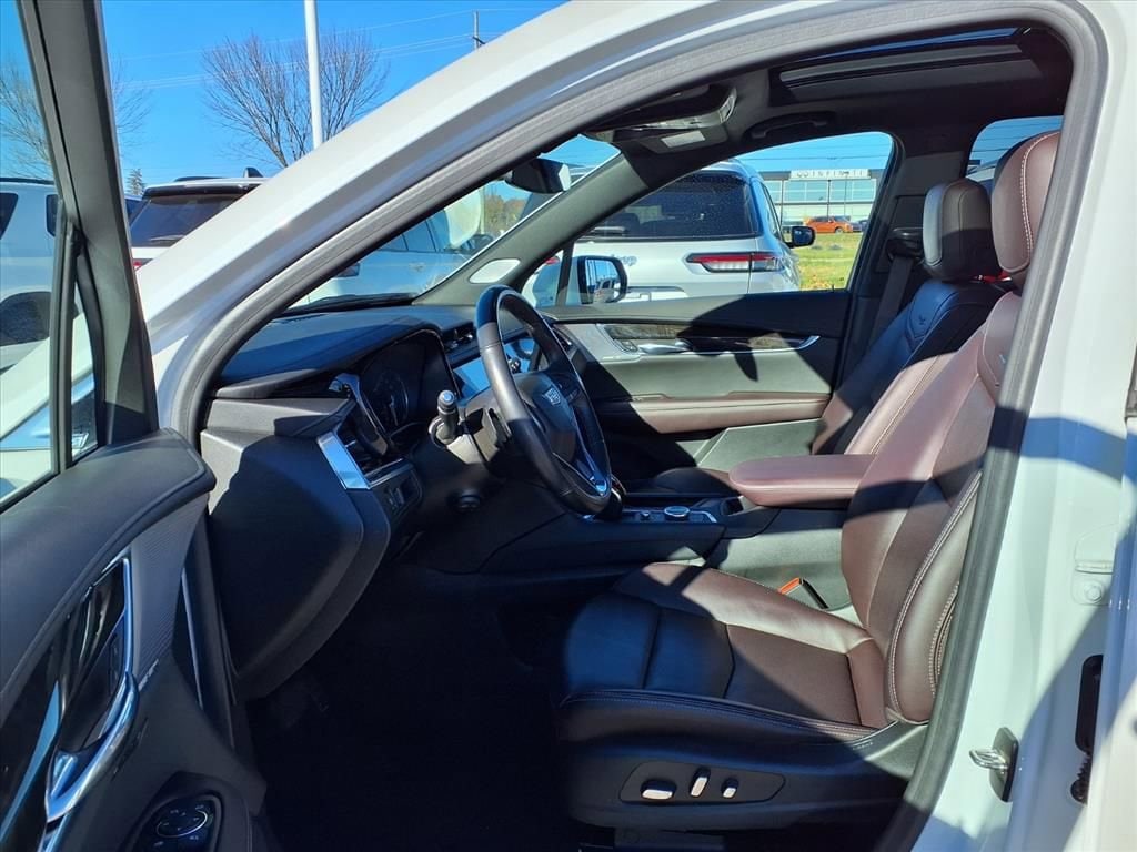 Thumbnail: 2022 Cadillac XT6 - 15