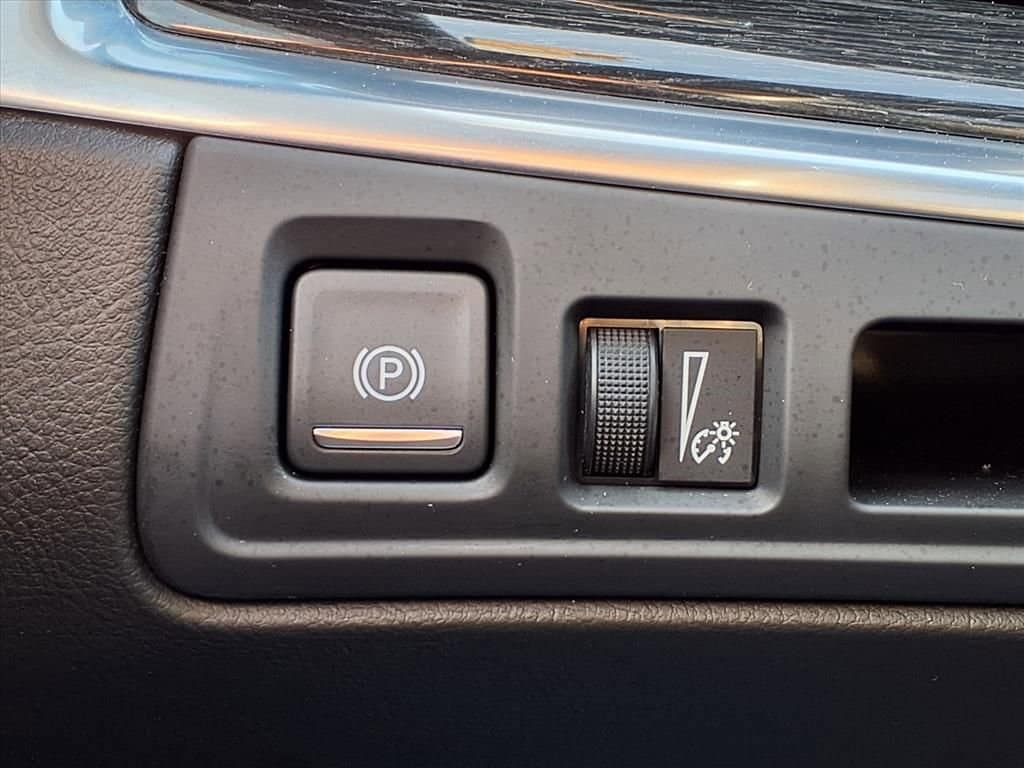 Thumbnail: 2023 Cadillac XT5 - 28