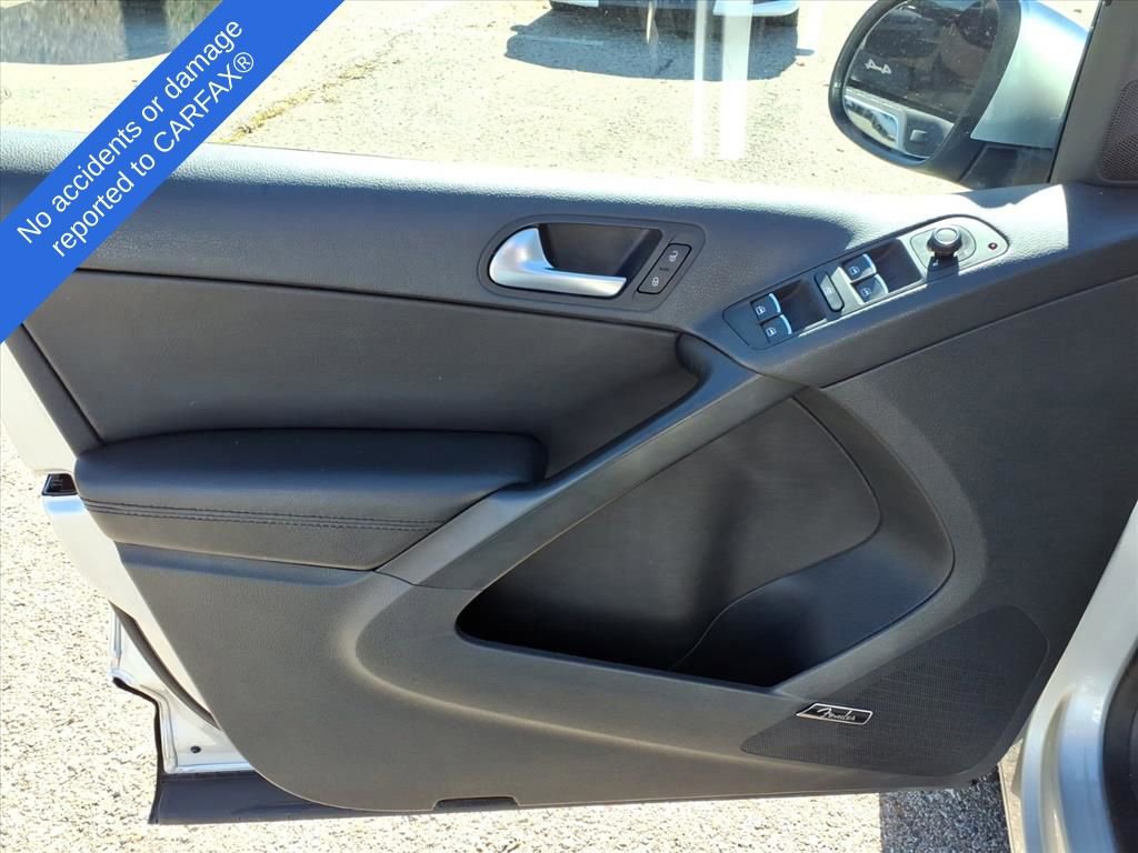 Thumbnail: 2016 Volkswagen Tiguan - 17