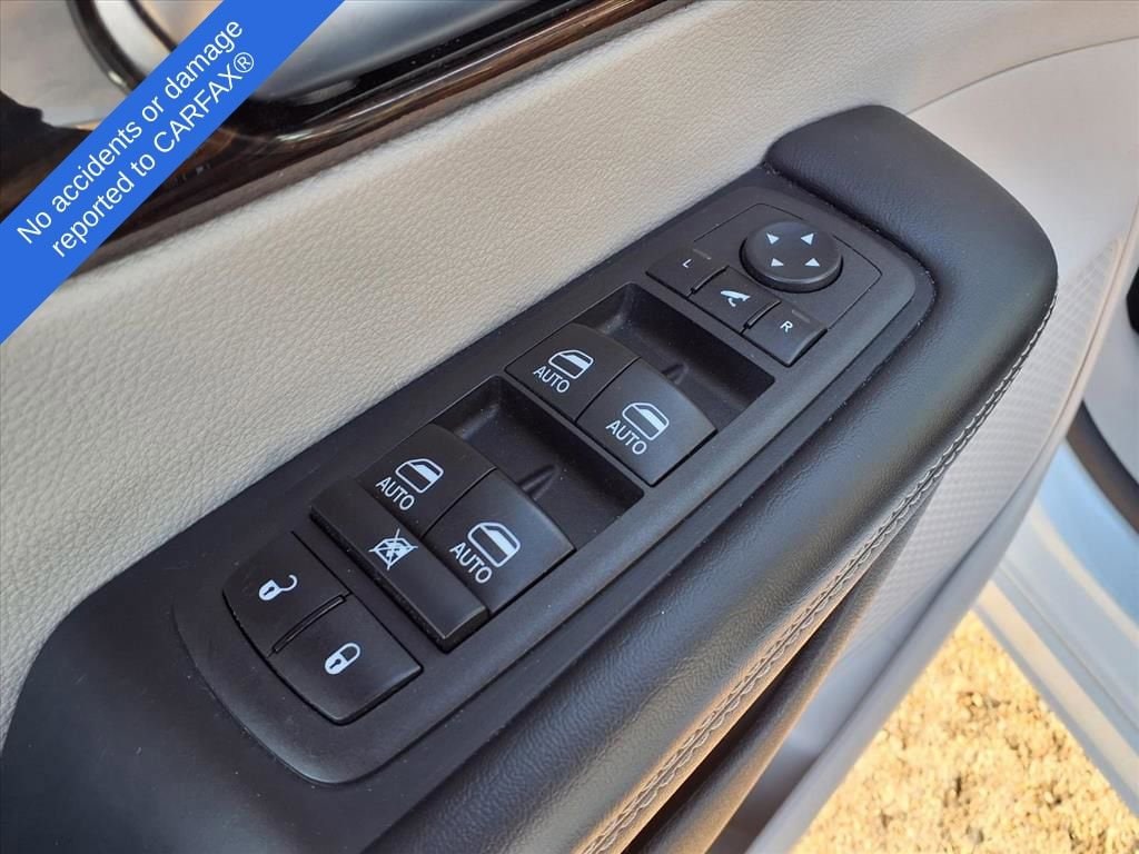 Thumbnail: 2023 Chrysler Pacifica - 16