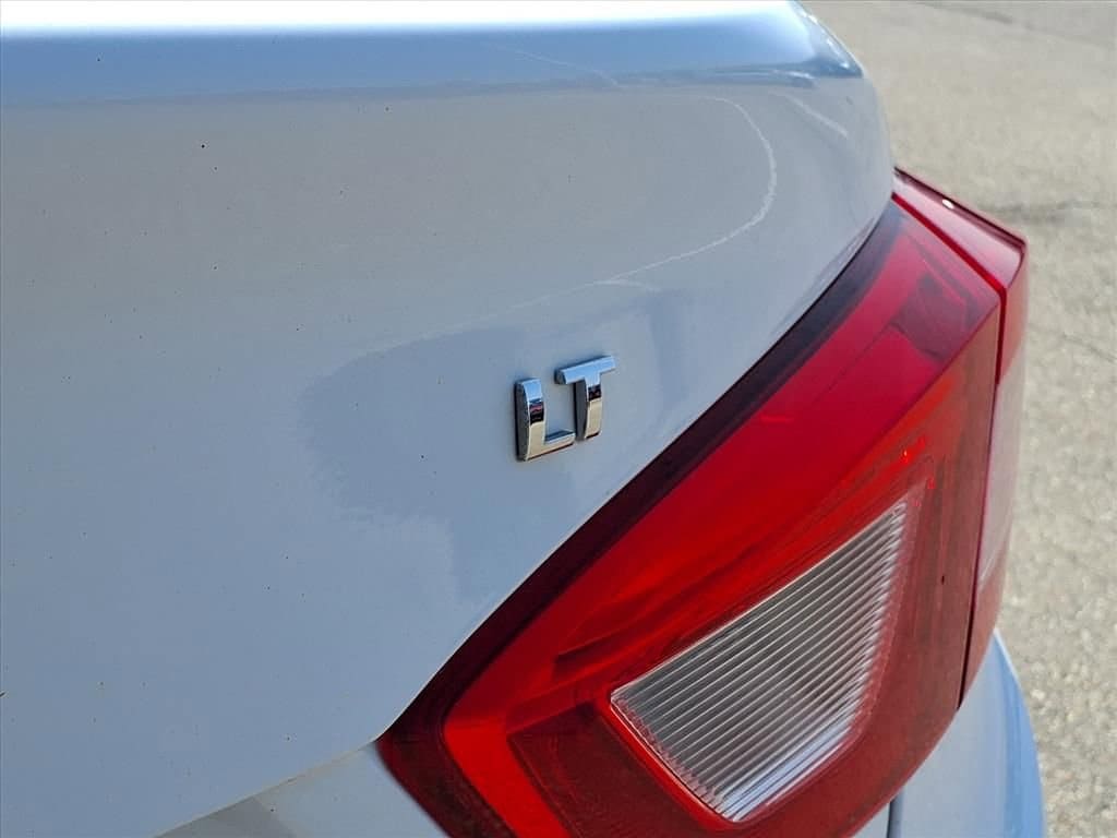 Thumbnail: 2017 Chevrolet Cruze - 10