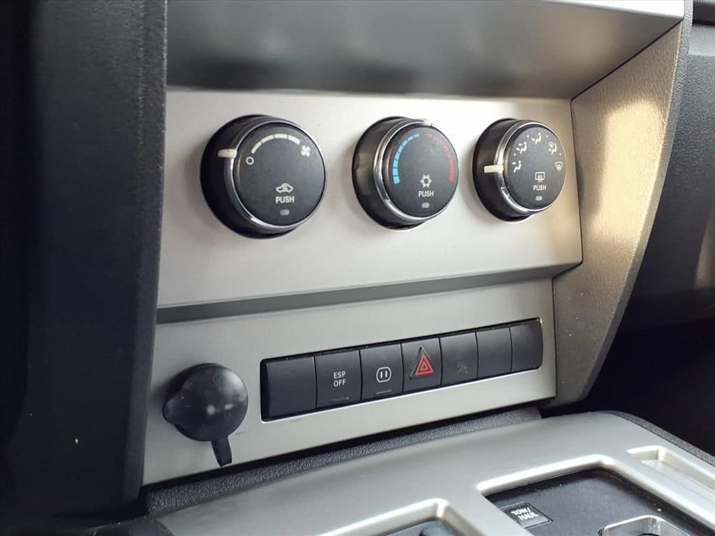 Thumbnail: 2008 Dodge Nitro - 25